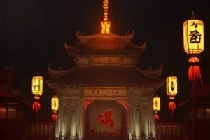 《第七次日落》剧照：天台上的第七次日落与两把折叠椅
